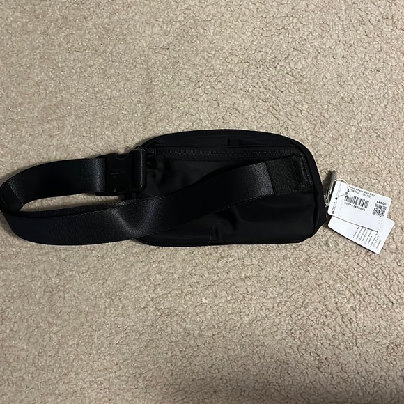 Brand new with tags Lululemon belt bag. - Picture 2 of 3